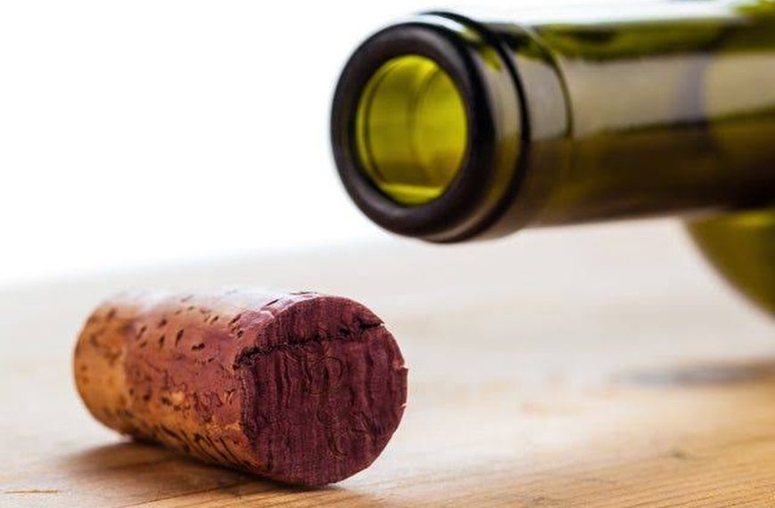 5 hacks imprescindibles para conservar abierto un vino (y no desperdiciar)