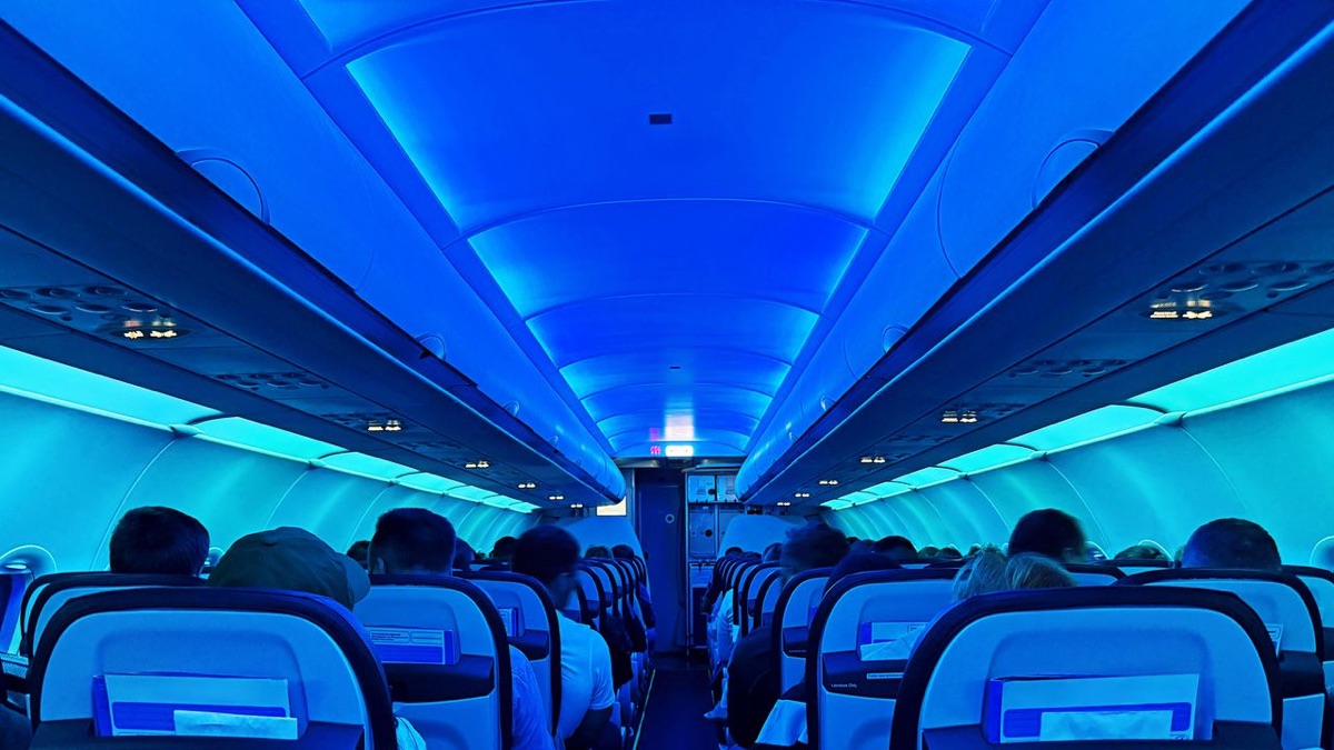 Por qué los aviones apagan las luces antes de despegar y aterrizar