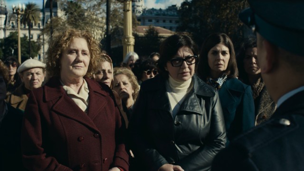 Santiago Mitre vuelve al cine con "Villaflor", el próximo estreno de Netflix en Junio.