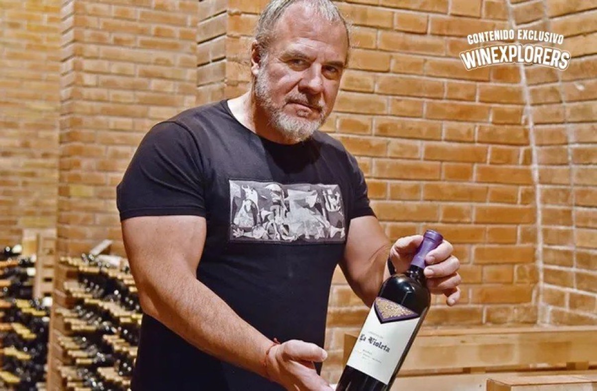 Cómo un enólogo argentino rompió la barrera de los 100 puntos con un vino francés