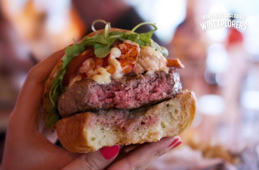 Criterios: el nuevo bar de Ácido que trae hamburguesas jugosas y una carta de vinos dividida entre clásicos y modernos